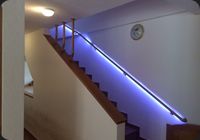 Handlauf passend zur Treppe, durchlaufende LED kaltweiss